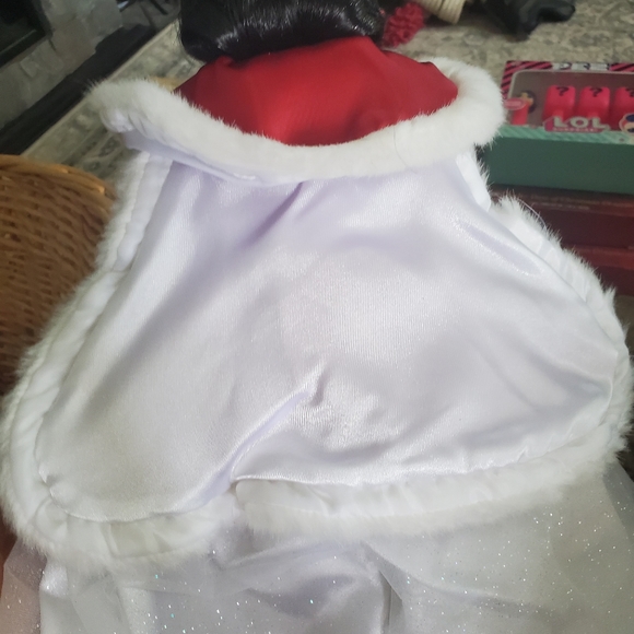 Disney snow white collectable doll - Picture 10 of 10